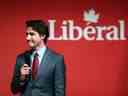 Le premier ministre Justin Trudeau prononce une allocution lors de l'événement des Fêtes du Club Laurier, un événement pour les partisans du Parti libéral du Canada, à Gatineau, au Québec, le jeudi 15 décembre 2022. LA PRESSE CANADIENNE/Justin Tang