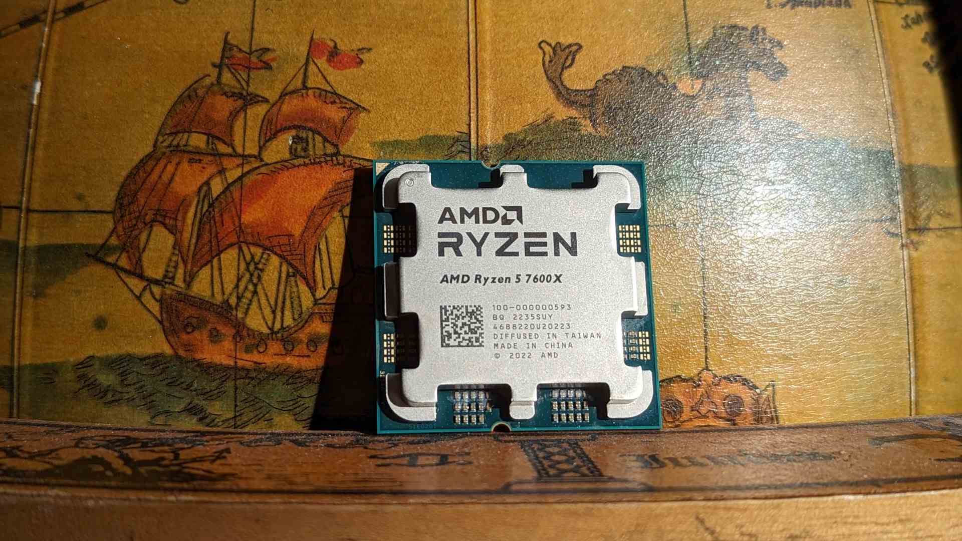 L'AMD Ryzen 5 7600X contre un globe de boissons