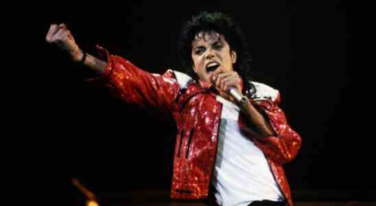 VARIOUS, VARIOUS - JUNE 25:  Michael Jackson performs in concert circa 1986.  (Photo by Kevin Mazur/WireImage)