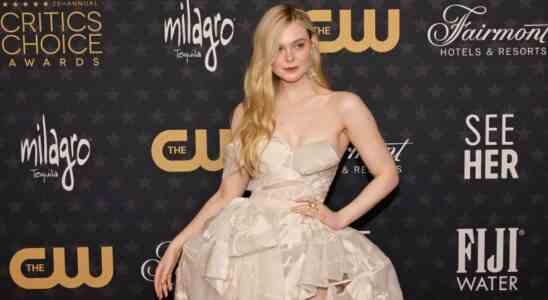 LOS ANGELES, CALIFORNIA - JANUARY 15: Elle Fanning attends the 28th Annual Critics Choice Awards at Fairmont Century Plaza on January 15, 2023 in Los Angeles, California. (Photo by Kevin Winter/Getty Images for Critics Choice Association)