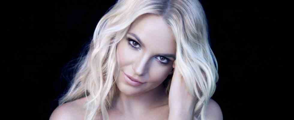 Britney Spears dit qu'elle doit atténuer la bêtise pour que les gens ne disent pas qu'elle est "Cray Cray"