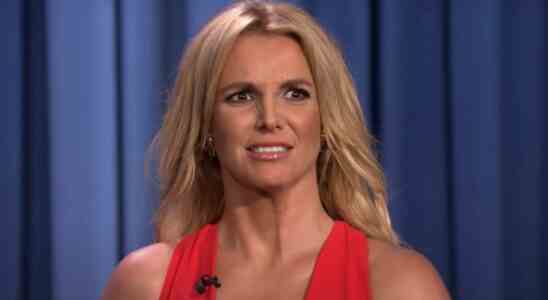 Britney Spears n'est apparemment pas contente que ses fans appellent la police