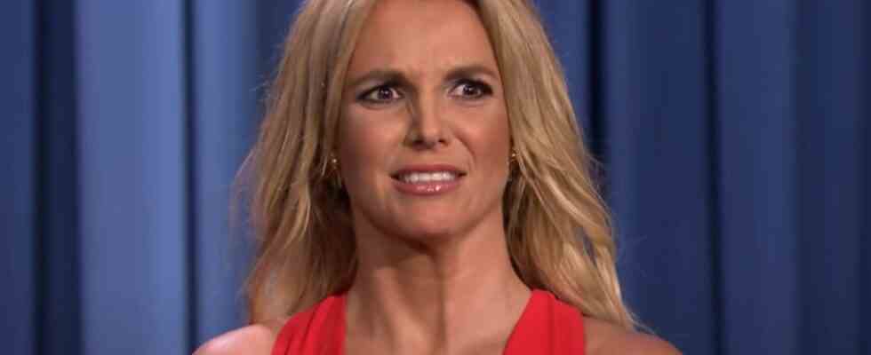 Britney Spears n'est apparemment pas contente que ses fans appellent la police