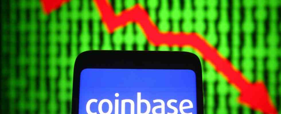 Coinbase logo with downward trend arrow.