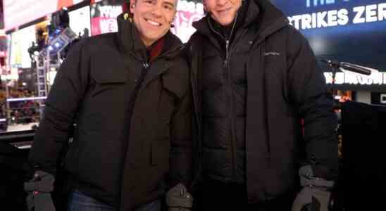 NEW YORK, NY - DECEMBER 31:  Andy Cohen and Anderson Cooper host CNN's New Year's Eve coverage at Times Square on December 31, 2017 in New York City.  (Photo by Taylor Hill/FilmMagic)