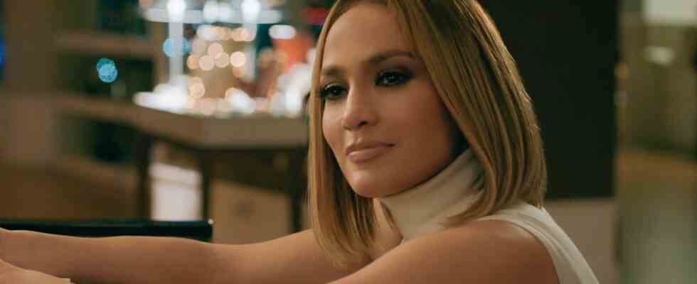 Kat Valdez (Jennifer Lopez) in Marry Me