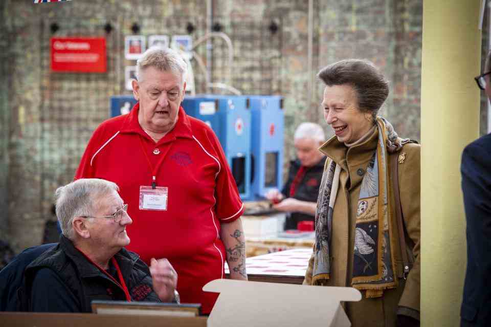 Le personnel de l'usine Willie Urban, assis, et David Adamson rencontrent la princesse royale (Mark Owens/Poppy Scotland/PA)