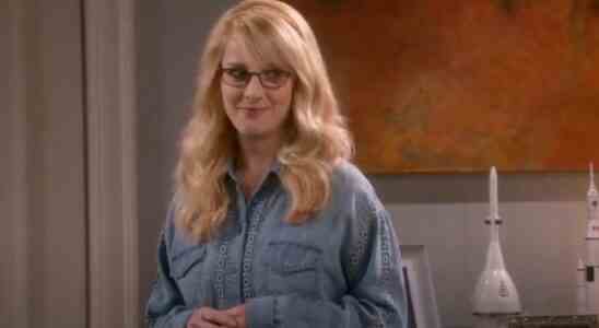 Melissa Rauch in screenshot from scene with Howard in The Big Bang Theory