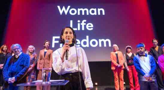 "Holy Spider's" Zar Amir Ebrahimi mène une manifestation pour les artistes iraniens emprisonnés au festival de Göteborg