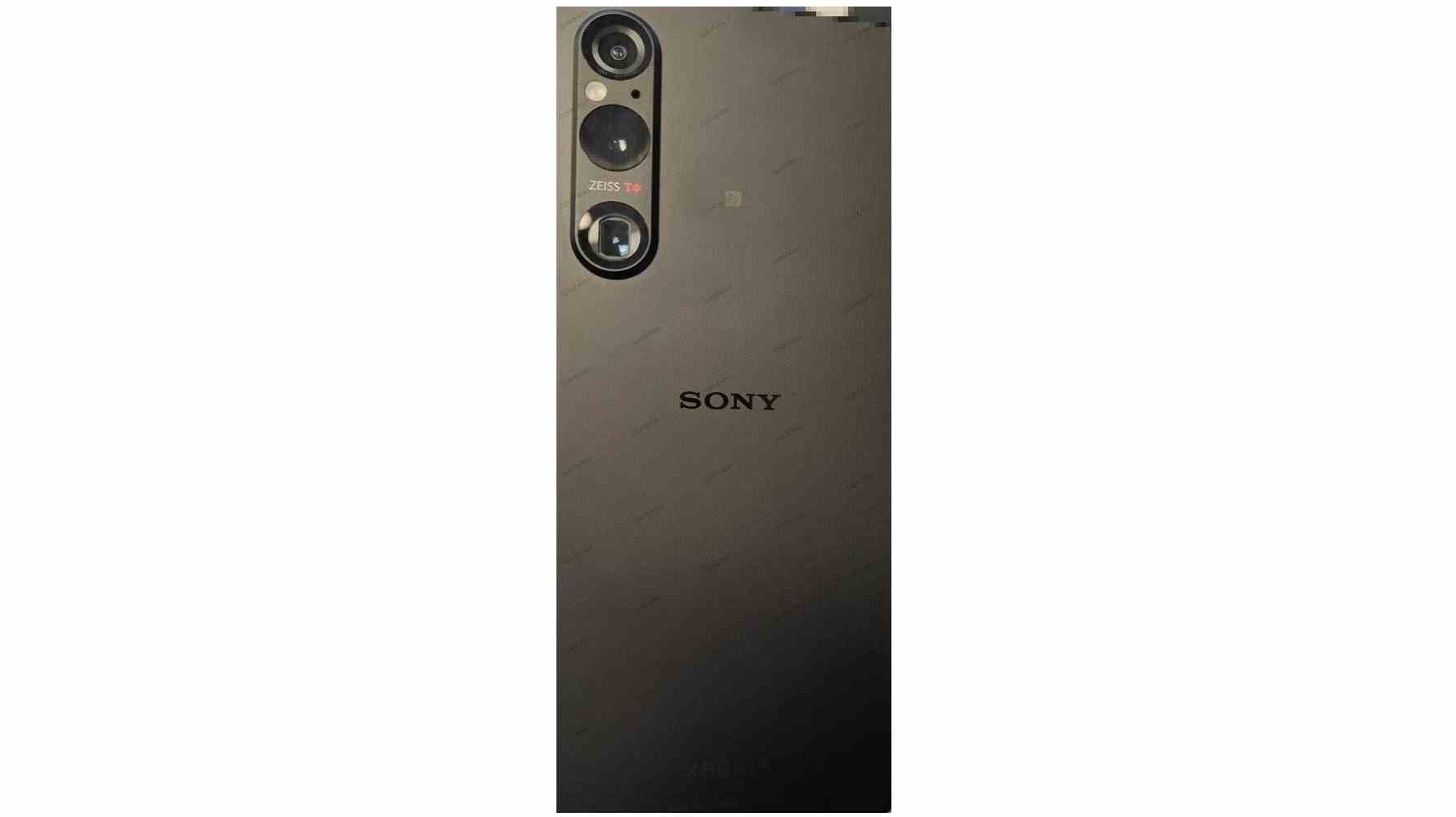 Une image divulguée montrant l'arrière du Sony Xperia 1 V