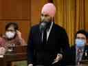 Le chef du Nouveau Parti démocratique du Canada, Jagmeet Singh, prend la parole pendant la période des questions à la Chambre des communes sur la Colline du Parlement à Ottawa, Ontario, Canada le 29 novembre 2022. REUTERS/Blair Gable