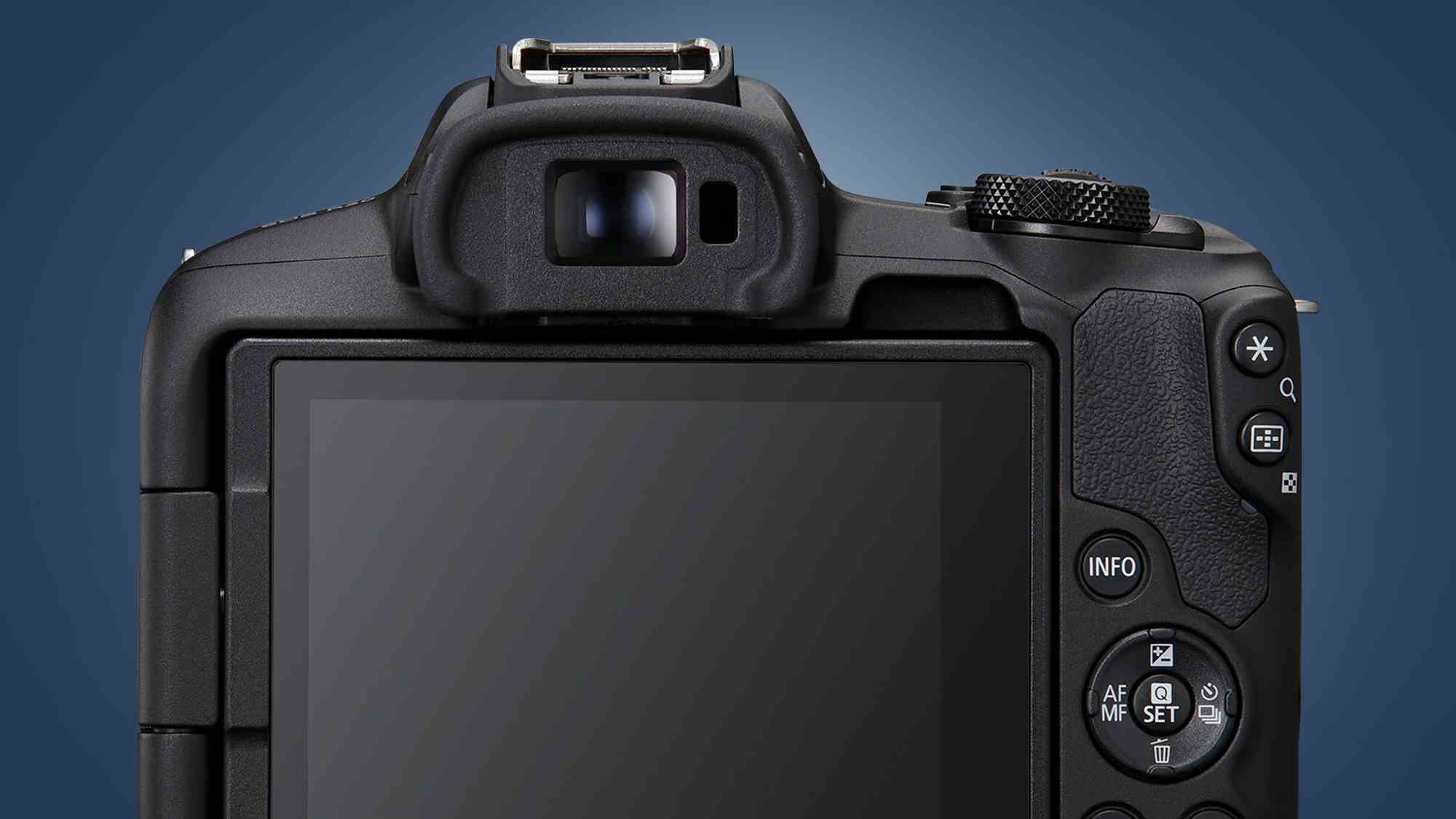 L'arrière de l'appareil photo Canon EOS R50 sur fond bleu