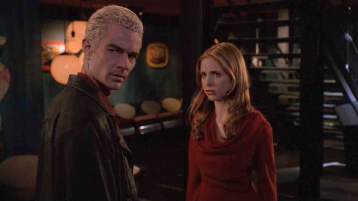 Spike et Buffy regardent en arrière dans l'épisode de la saison 6 