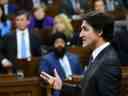 Le premier ministre Justin Trudeau se lève pendant la période des questions à la Chambre des communes sur la colline du Parlement à Ottawa le mercredi 1er février 2023.