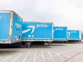 Camions de livraison Amazon au Texas.