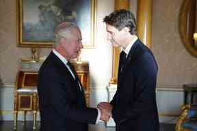 Le roi Charles III siège avec le premier ministre Justin Trudeau alors qu'il reçoit les premiers ministres du royaume dans la salle 1844 du palais de Buckingham le 17 septembre 2022 à Londres, en Angleterre.  (Photo de Stefan Rousseau – Piscine WPA/Getty Images)
