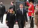 Le premier ministre du Canada Justin Trudeau et son épouse Sophie Trudeau arrivent pour les funérailles d'État de la reine Elizabeth II à l'abbaye de Westminster le 19 septembre 2022 à Londres.  