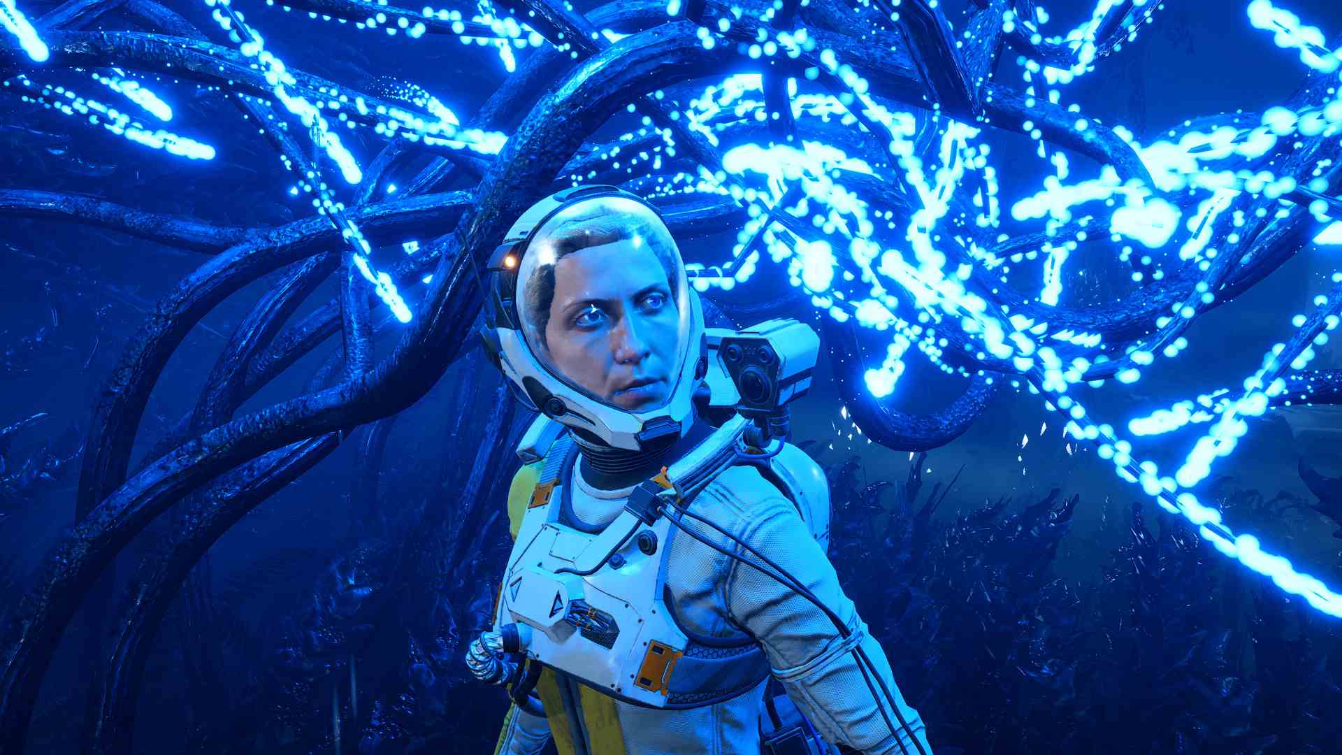 Meilleurs paramètres de retour : la protagoniste du jeu, Selene, baigne dans la lumière bleue d'une faune extraterrestre