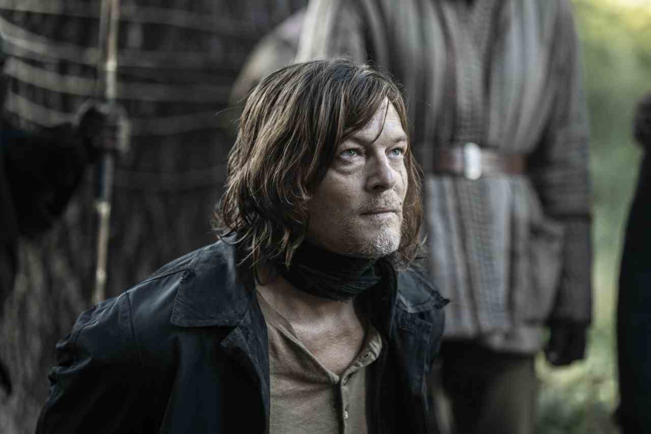 Daryl agenouillé et captif dans The Walking Dead : Daryl Dixon