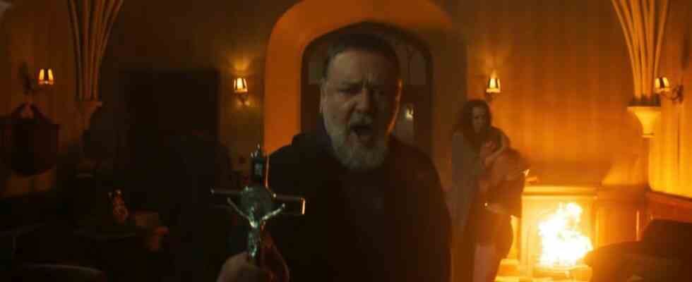 Russell Crowe hurle sur les démons dans la bande-annonce de The Pope's Exorcist
