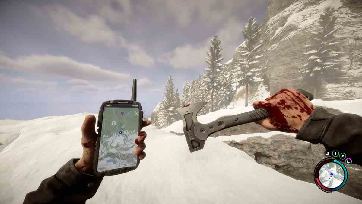 Un survivant échoué tient un marteau et un téléphone avec une carte GPS sur une montagne enneigée à Sons of the Forest.