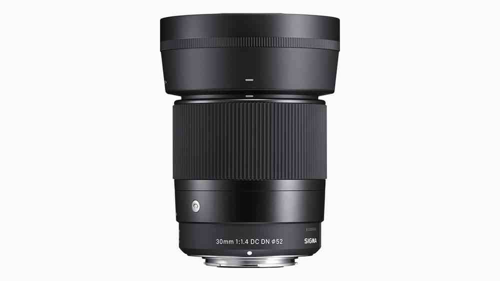 Sigma 30mm F1.4 DC DN objectif contemporain pour monture Nikon Z sur fond blanc