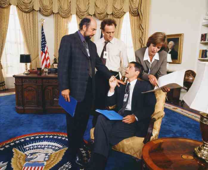 Richard Schiff, Bradley Whitford, Rob Lowe et Allison Janney dans l'aile ouest