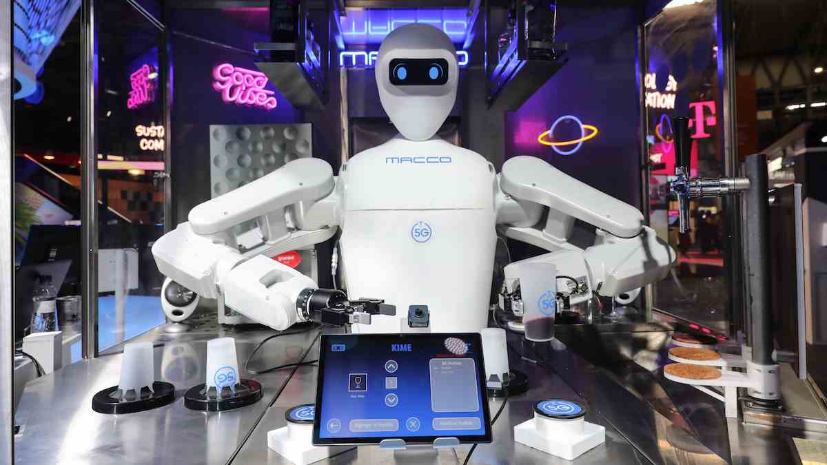 Un robot-barman au MWC 2022