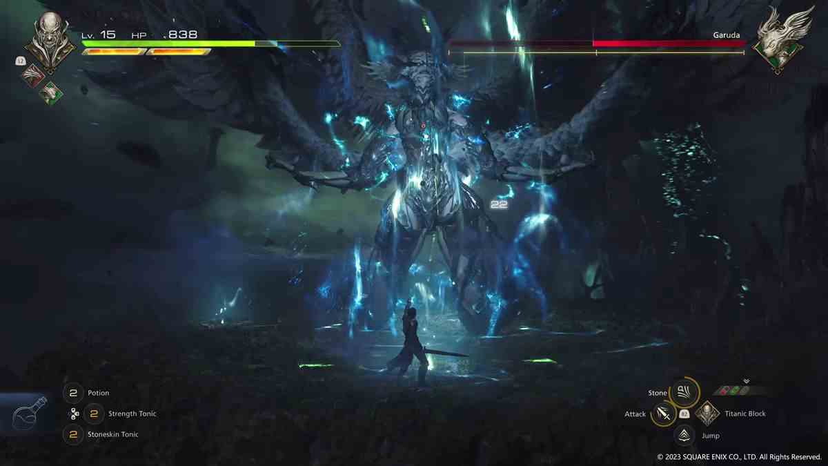 Clive Rosfield affronte le géant ailé Eikon Garuda dans une bataille de boss de Final Fantasy 16