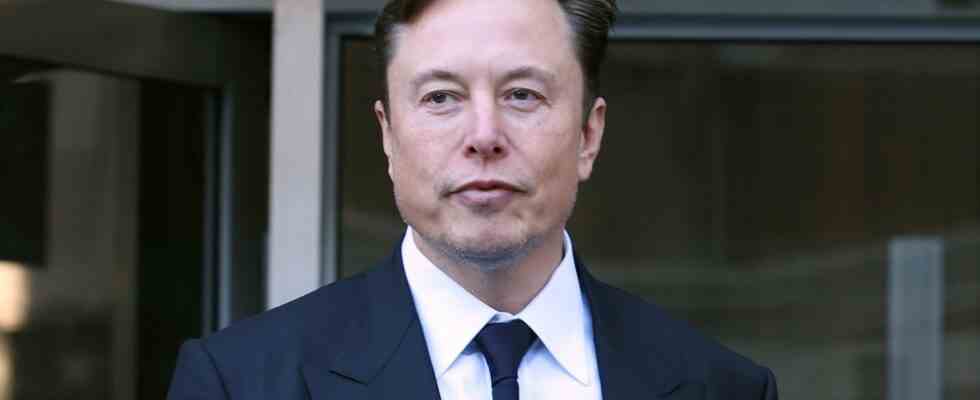 Elon Musk veut facturer aux entreprises sur Twitter 1 000 $ par mois pour conserver les coches vérifiées Les plus populaires doivent être lus Inscrivez-vous aux newsletters Variété Plus de nos marques