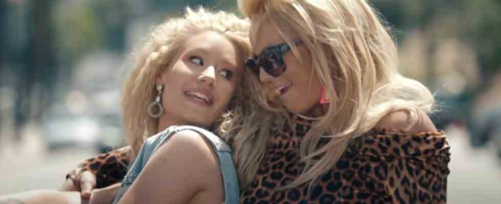 Iggy Azalea se rend compte que Britney Spears était «limitée» sous sa tutelle lorsqu'ils ont collaboré, mais dit qu'ils restent en contact