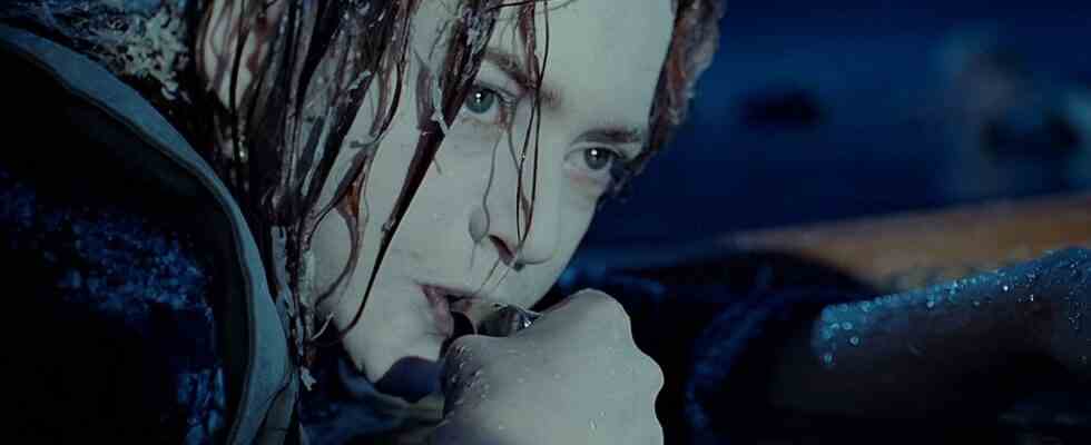James Cameron se donne beaucoup de mal pour prouver que Jack avait raison de ne pas franchir cette porte dans Titanic