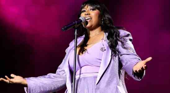 Jazmine Sullivan, la bête vocale, célèbre les nominations aux Grammy Awards avec un ensemble entraînant de quatre chansons