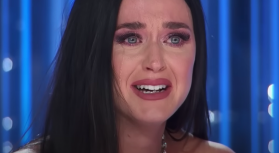 Katy Perry crie "Notre pays nous a f—échoués !"  L'audition "American Idol" d'After School Shooting Survivor la laisse en larmes : "Ce n'est pas OK"