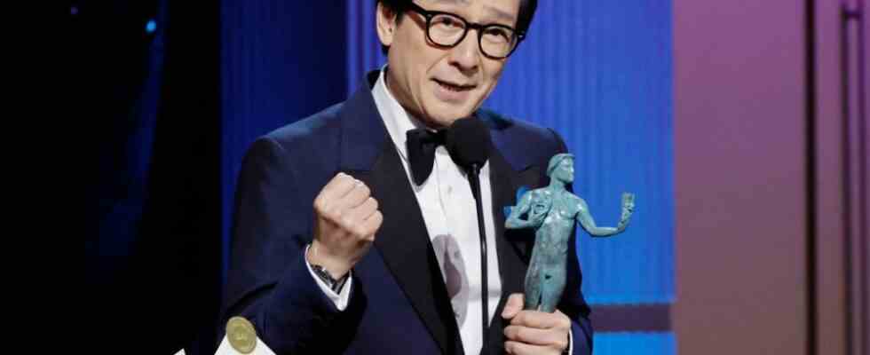 Ke Huy Quan devient le premier film masculin asiatique à remporter les SAG Awards pour "Everything Everywhere All at Once"