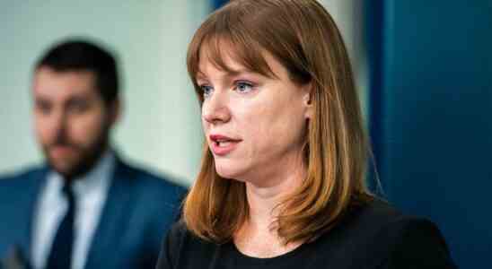 La directrice des communications de la Maison Blanche, Kate Bedingfield, va quitter, Ben LaBolt nommé successeur
