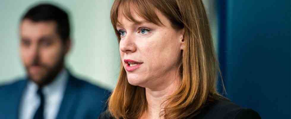 La directrice des communications de la Maison Blanche, Kate Bedingfield, va quitter, Ben LaBolt nommé successeur