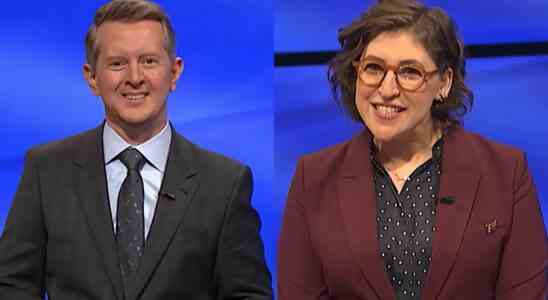 Le champion actuel de Jeopardy a une forte opinion dans le Ken Jennings Vs.  Débat animé par Mayim Bialik