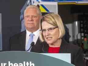 Le premier ministre de l'Ontario Doug Ford avec la ministre de la Santé Sylvia Jones, le 20 janvier 2023.