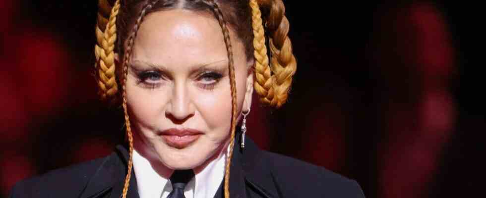 Madonna dit que "l'âgisme et la misogynie" sont à l'origine de la critique de son look des Grammys, dit à ses détracteurs : "Vous ne briserez pas mon âme"
