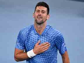Novak Djokovic célèbre sa victoire contre Stefanos Tsitsipas lors de la finale du simple messieurs de l'Open d'Australie à Melbourne, dimanche 29 janvier 2023.