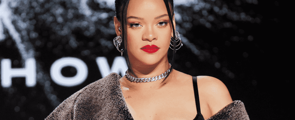 Rihanna dit que la setlist du Super Bowl a changé 39 fois, taquine une nouvelle musique "bizarre" : "Ça n'a peut-être jamais de sens pour mes fans"