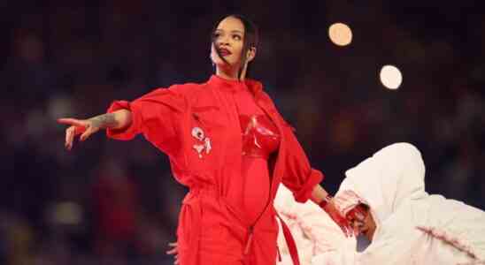Rihanna s'envole à travers la série de mi-temps du Super Bowl remplie de succès, suivie de la révélation de la grossesse Les plus populaires doivent être lus Inscrivez-vous aux newsletters Variété Plus de nos marques