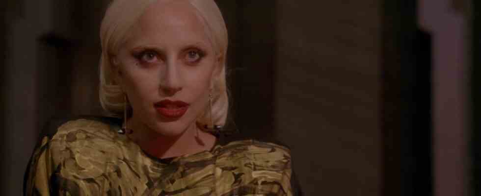 Todd Phillips révèle le premier regard sur Harley Quinn de Lady Gaga pour Joker : Folie A Deux
