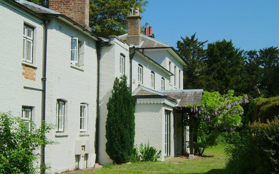 Le cottage Frogmore, avec ses dix chambres relativement modestes, est beaucoup plus petit que le Royal Lodge - Westbury2006/flickr