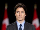 Le premier ministre Justin Trudeau n'a pas l'intention de lancer une enquête sur des allégations d'ingérence électorale, malgré un vote en commission.