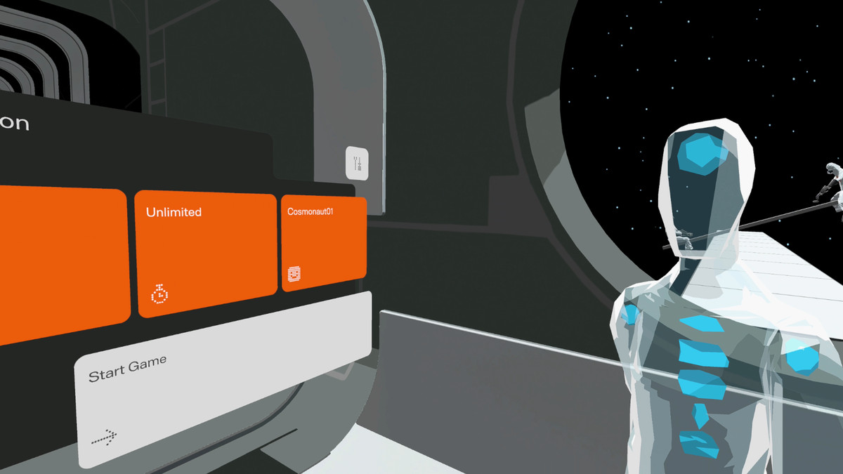 Une figure de joueur polygonale abstraite se tient à côté de certaines options de menu orange et grise dans un hall d'accueil dans C-Smash VRS