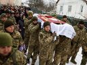 Les funérailles du décathlète ukrainien Volodymyr Androshchuk à Letychiv, Ukraine, le 1er février 2023. 