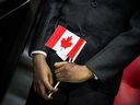 Le guide d'étude du Canada pour les candidats à la citoyenneté est en retard pour une mise à jour.