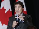 Le premier ministre Justin Trudeau prend la parole lors d'un événement de financement du Parti libéral à l'hôtel Fort Garry à Winnipeg, le jeudi 2 mars 2023.  